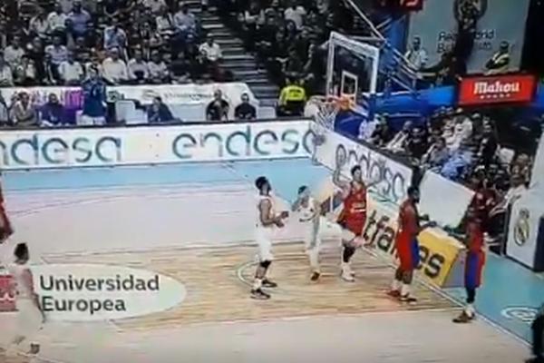 LUKA, ŠTA IM TO RADIŠ?! Dončić bi se u NBA zbog ovog poteza vrteo na TV špicama mesecima! (VIDEO)