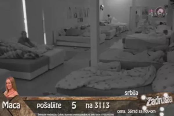 NAJŽEŠĆA SE*S AKCIJA U ZADRUZI IKADA! Potpuno su izgubili kontrolu i pred svima se POKIDALI! (VIDEO)