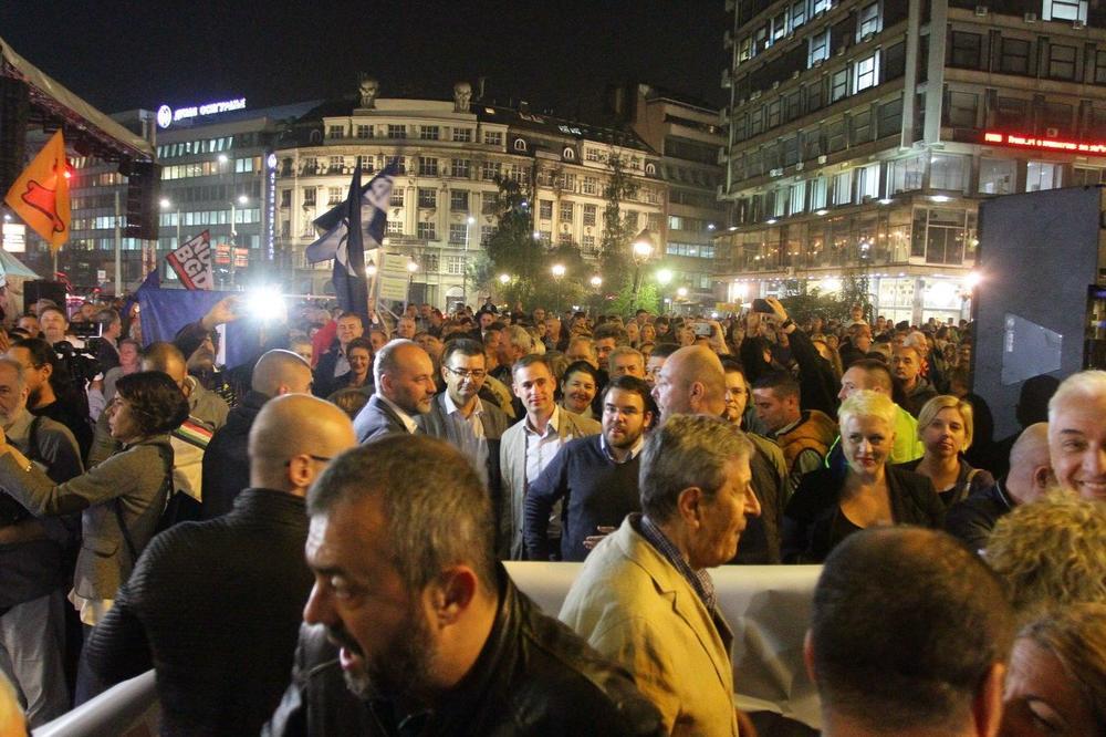 NISU SVA SVETLA UGAŠENA! Održan protestni skup opozicije na Trgu republike, ONI SU REKLI SVOJE! (FOTO)
