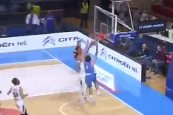 Bananamen Marinković! Gde si pošao, dečko? (VIDEO)