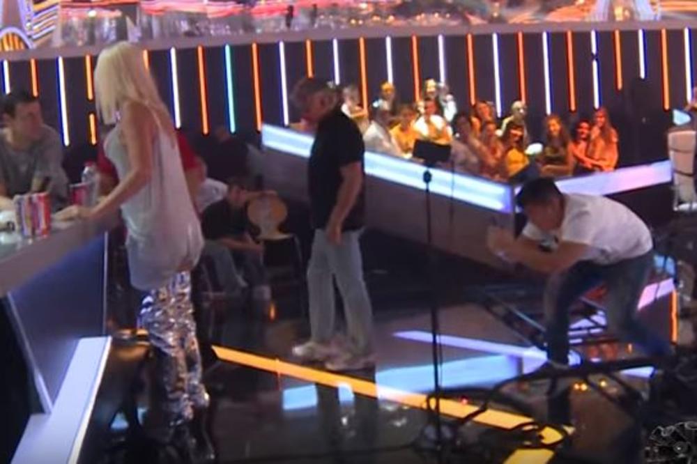 HIT VIDEO! Marija Šerifović se primakla zadnjici Jelene Karleuše, i onda... (VIDEO)