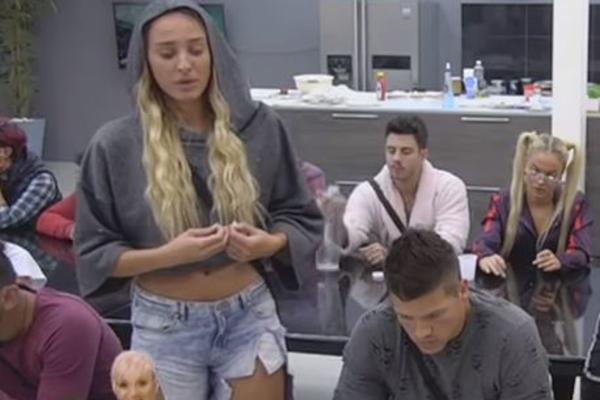 SLOBINA ŽENA JE NAZVALA WC DEVOJKOM, LUNA POBESNELA pa joj poručila NEŠTO STRAŠNO! (VIDEO)