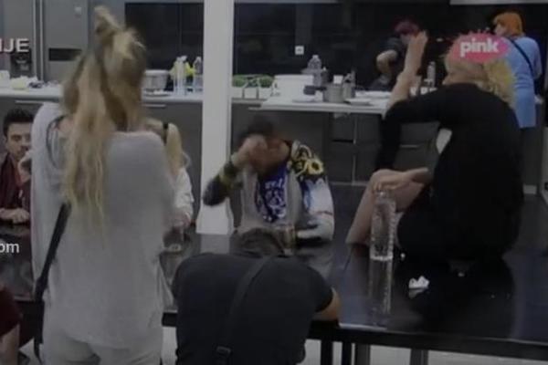 RASULO U ZADRUZI! Gađala Golubovićku DIREKT u glavu, u trenutku nastao HAOS, a onda...(VIDEO)