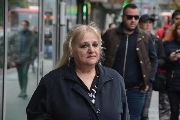 ZORICA VRADŽBINAMA PREPALA TUŽIOCE I UNUKA! Uroš pobegao od nje, a uplašili se i ljudi u tužilaštvu! (FOTO)