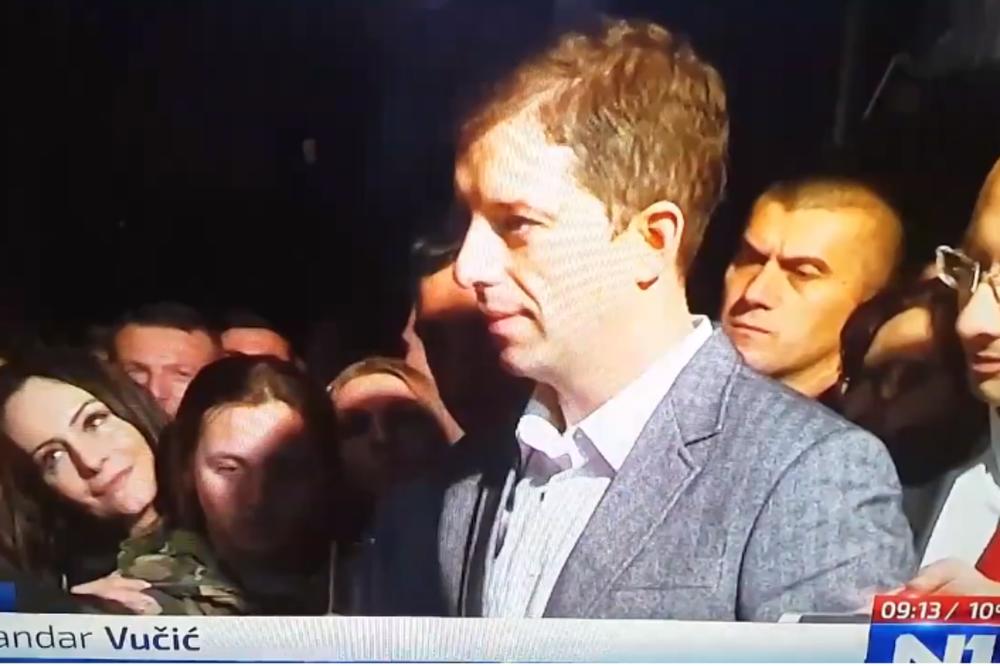 ŽIVELA SRBIJA! ACO, SRBINE! Đurić stavio Vučića na spikerfon, pa NASTAO HAOS! (VIDEO)