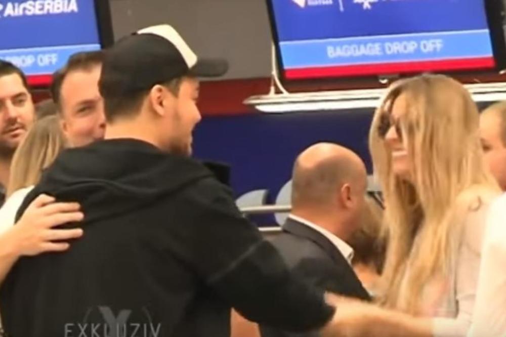 KAO U SKRIVENOJ KAMERI: Rada srela Milana i Momira, DVA BIVŠA MOMKA, u isto vreme na istom mestu! (VIDEO)