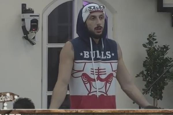 NIJE MOGAO NIŽE DA PADNE: Đekson ponovo zabio nož u leđa Mini!