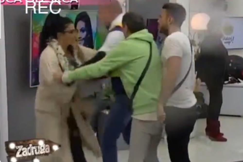 I IDEMO OPET ISPOČETKA: Neviđena TUČA u Zadruzi, reagovalo OBEZBEĐENJE: Letele čaše i FLAŠE na sve strane! (VIDEO)