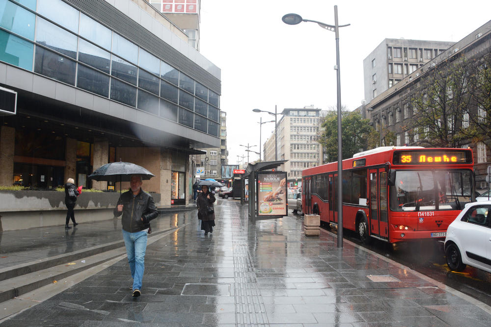 IZBEGNITE OVU RUTU AKO MOŽETE! U centru Beograda došlo do nezgode, sudarili se automobil i trolejbus