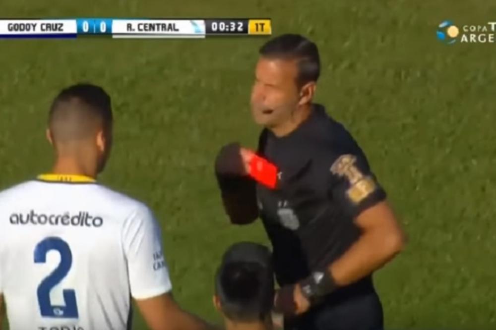 Kakav crni Kežman protiv Norveške? Ovaj momak je pobednik kada su crveni kartoni u pitanju, dobio ga za devet sekundi! (VIDEO)