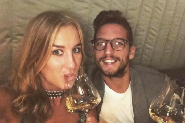 ŽENA ZVEZDE NAPOLIJA OTKRILA NJEGOVU TAJNU USPEHA: Volim s*ks na ludim mestima! Na primer... (FOTO)