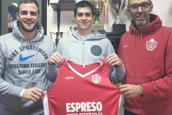 EUFORIJA NA CRVENOM KRSTU! Reprezentativac Srbije pojačao Radnički! (FOTO)