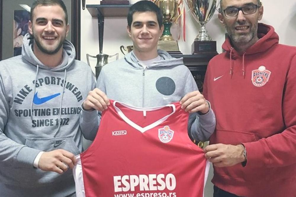 EUFORIJA NA CRVENOM KRSTU! Reprezentativac Srbije pojačao Radnički! (FOTO)