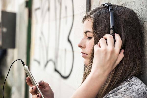 Ježite se na određenu pesmu? To znači da ste stvarno posebni! A po čemu? (FOTO) (GIF)
