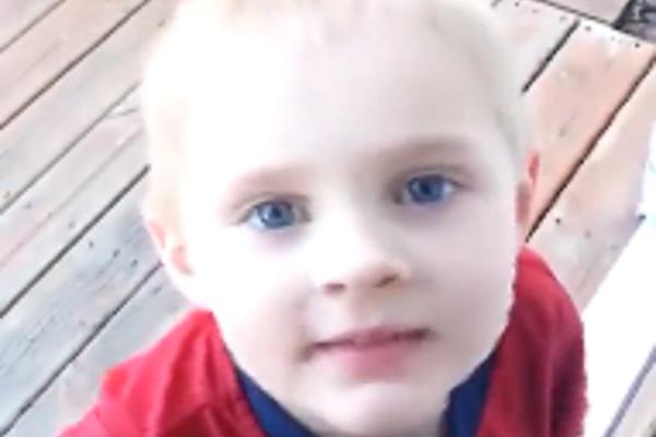 Mogu li da ti mazim si**ce? Ovaj klinja zna šta hoće i ne ustručava se da traži! (VIDEO)