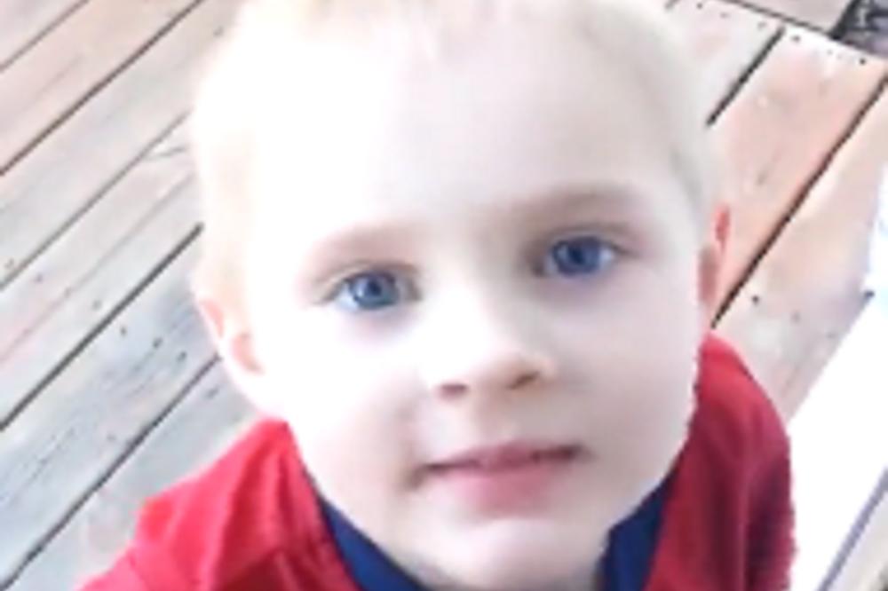 Mogu li da ti mazim si**ce? Ovaj klinja zna šta hoće i ne ustručava se da traži! (VIDEO)