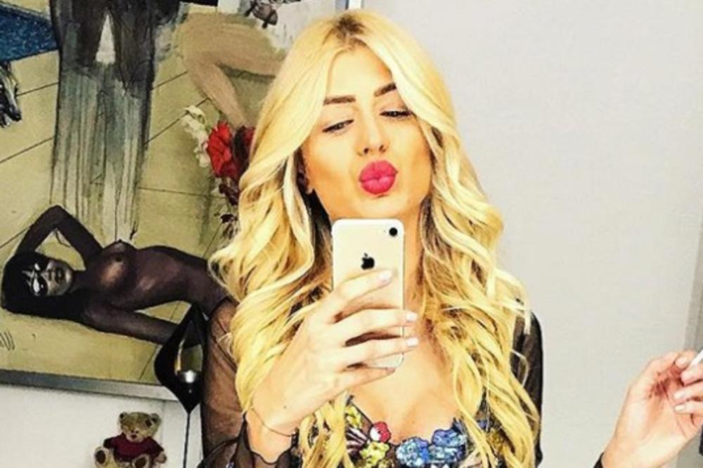 ŠTA JOJ SE OVO DESILO?! EVO kako posle 10 GODINA izgleda nekadašnja MISICA posle svih operacija i anoreksije! (FOTO)