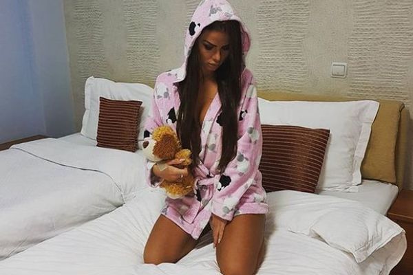 IZBACILA EKSPLICITNE FOTOGRAFIJE! Bivša verenica zgodnog Zadrugara rešila da mu se žestoko osveti! (FOTO)