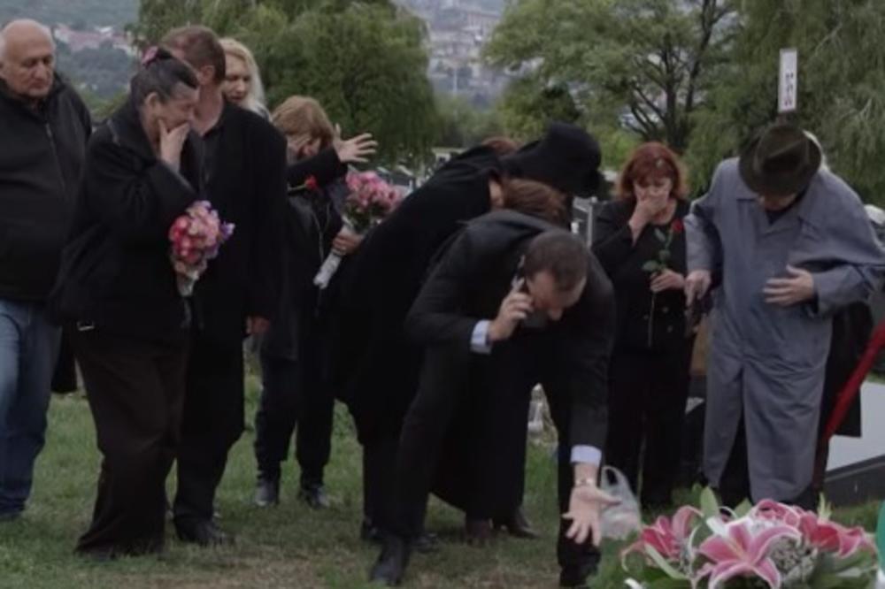 VALJANJE OD SMEHA! Andrija Milošević upao u iskopanu RAKU na Lešću, glumci skočili da pomažu, a Jezdić umro od smeha! (VIDEO)