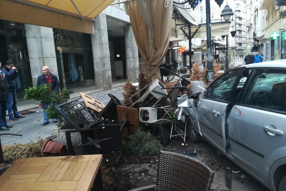 VOZAČA KOJI JE ULETEO U KNEZ, TUKLA PETORICA! Vlada je posle toga AUTOM JURIO LJUDE USRED BEOGRADA! (FOTO)