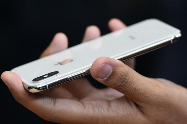 DA LI SE ISPLATI? iPhone X je prilično skup za popravljanje!