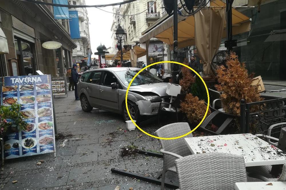 POSLE LUDE VOŽNJE JE ZANEMEO, ALI ĆE SUTRA MORATI DA PROPEVA: Bahati vozač iz Kneza nije želeo da da izjavu policiji! (FOTO) (VIDEO)