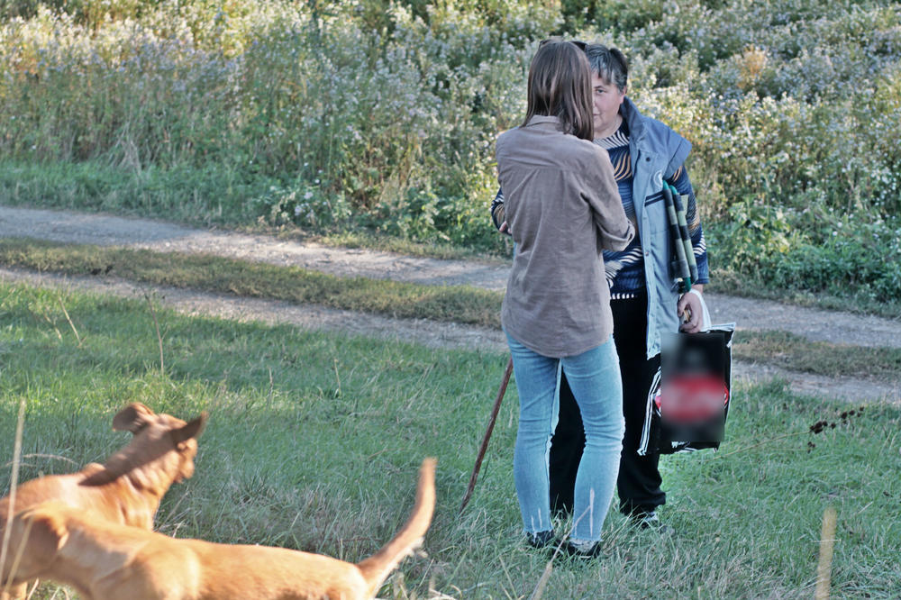 ŽENA S KOZAMA ZAPANJILA SVE POSLE SASLUŠANJA: Uradila je nešto što APSOLUTNO NIKO NIJE OČEKIVAO! (FOTO)