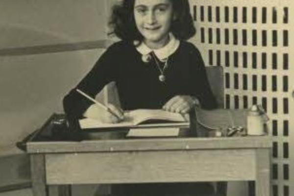 U ZNAK SEĆANJA NA NJU: Nemci žele da superbrzi voz nazovu po Ani Frank, I IMAJU DOBAR RAZLOG ZA TO!