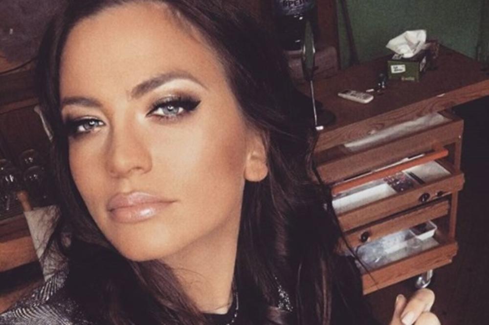 NIJE DO NJE, KRIV JE SAKO! Milica Pavlović TRUDNA?! Odao je stomak na fotografiji! (FOTO)
