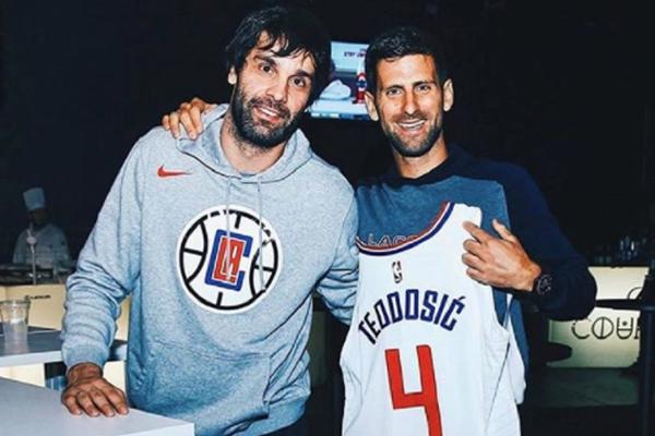 Ova na prvi pogled srećna fotka krije JEZIVI DETALJ zbog kojeg će SRCE DA STANE svim Teovim fanovima! (FOTO)