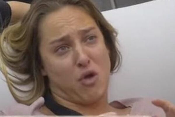 SAMO NAM JE JOŠ I TO FALILO! Mučnina, glad, histerija...Luni kasni ciklus, grudi su joj pune MLEKA? HITNO uraditi test za trudnoću