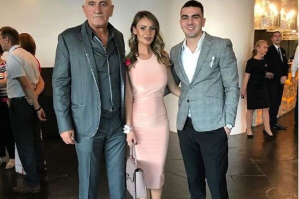 OCA SU MU DANAS UHAPSILI, A ON PALIO I ŽARIO NA ULICI: Branov sin PREDVODIO antrisrpski PIR i ložio BAKLJE! (FOTO)