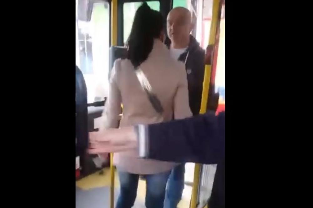 VOZAČ AUTOBUSA BRUTALNO PESNIČIO DEVOJKU USRED BEOGRADA! Tukao je, a NIKO NIJE POMOGAO! (VIDEO)