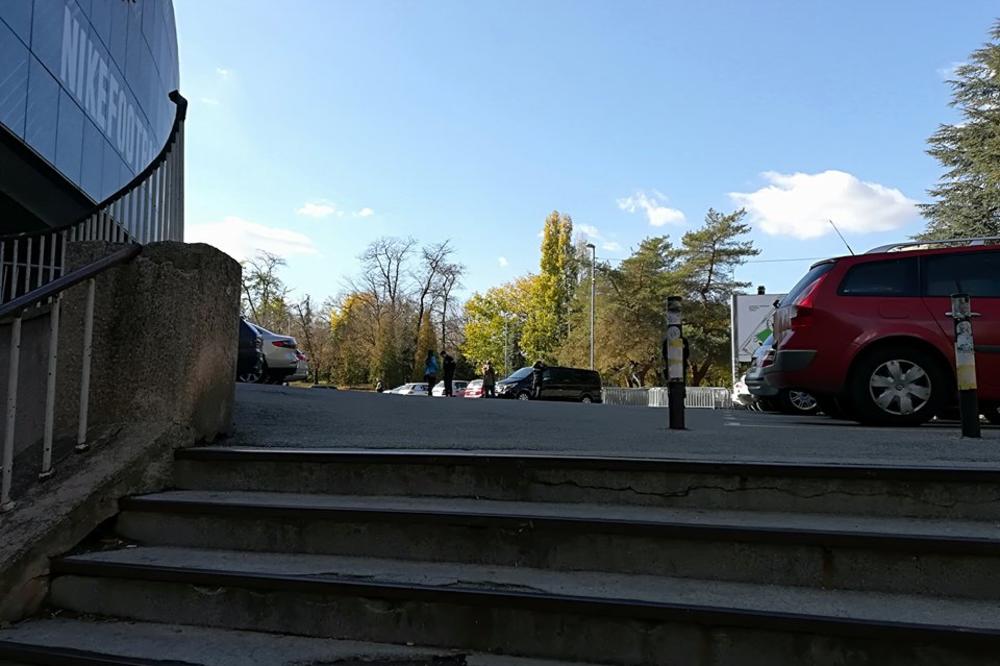 VANREDNO STANJE: Utakmica sa Skenderbegom je za više od 24h, a OVU SCENU smo zatekli kod stadiona Partizana! (FOTO)