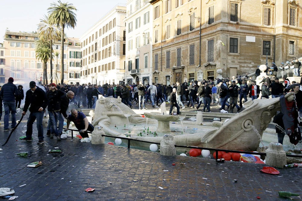 HAOS U UKRAJINI! Privedeno 52 huligana zbog opšte tuče u kafiću! (VIDEO)