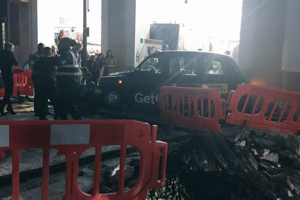 TAKSI UDARAO LJUDE PO ULICI, vrisci svuda, HOROR SCENA  OSTAVILA SVET U ŠOKU! (FOTO)