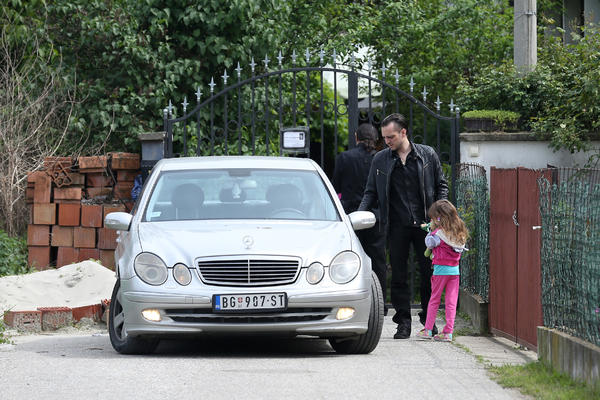 ZORAN JE TERAO JELENU DA SEDI U KAFIĆU, dok joj je JANA SPAVALA U KRILU! Novi detalji iz života Marjanovića!