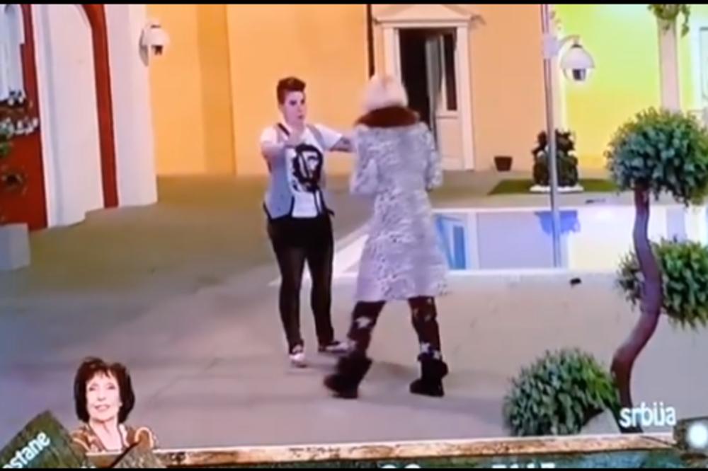 MATORA RASKINULA SA SANJOM PA JE PRETUKLA! Jovana nasrnula i na Zoranu pa razvalila vrata od IZOLACIJE, obezbeđenje je jedva SAVLADALO! (VIDEO)