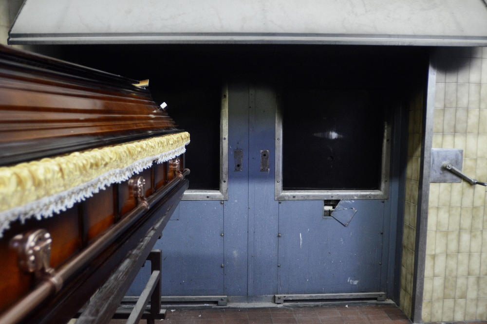 UZ CRTEŽE I PORUKE! Mališan koji je pao sa 12. sprata u Nišu SAHRANJEN, drugari se oprostili na POTRESAN NAČIN