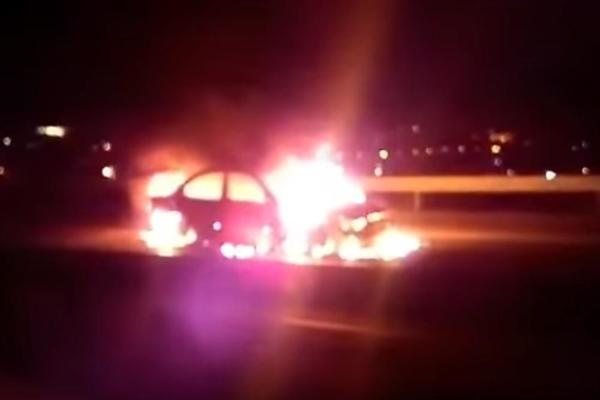 ZAPALJEN AUTO IZ PRATNJE MILA ĐUKANOVIĆA! Pucnji odjekivali, u kolima municija! (VIDEO)