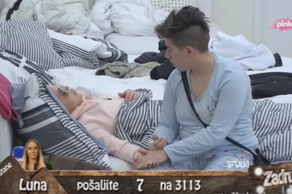 RASKINULE SU, PA JE PRETUKLA, A ONDA LJUBAV PROCVETALA! Matora i Sanja posle tuče završile u krevetu! (VIDEO)