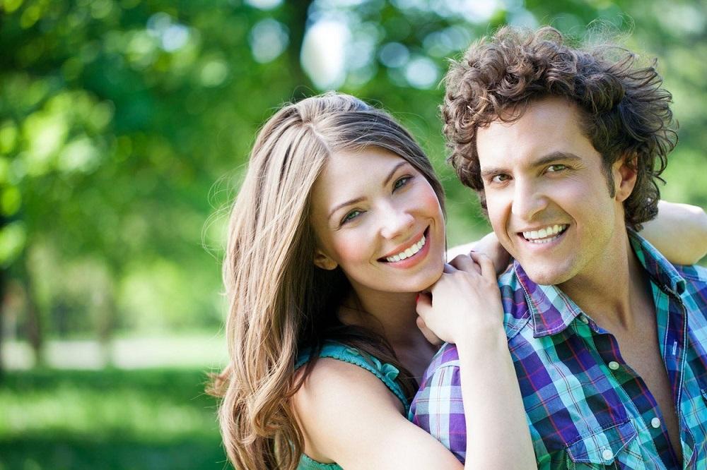 Samo jedna sitnica na licu može da otkrije da li je nečiji osmeh iskren ili nije! (FOTO) (GIF)