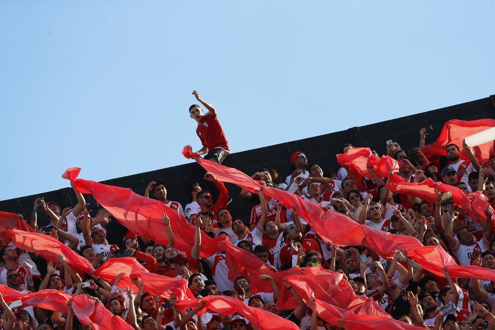 PRODAJE SVE ŠTO IMA DA GLEDA RIVER: Dečak od 6 godina oduševio ceo svet da bi ispunio svoj san - naklon do poda!