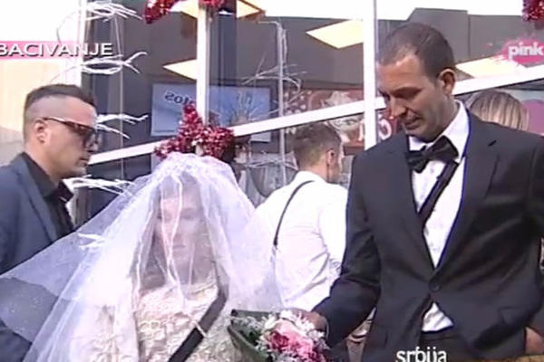 PROPAST PRVE BRAČNE NOĆI: Divna ga je molila da imaju se*s, Marko mrtav pijan odgovorio: Smučila si mi se, imaćemo ga kad ja budem HTEO!