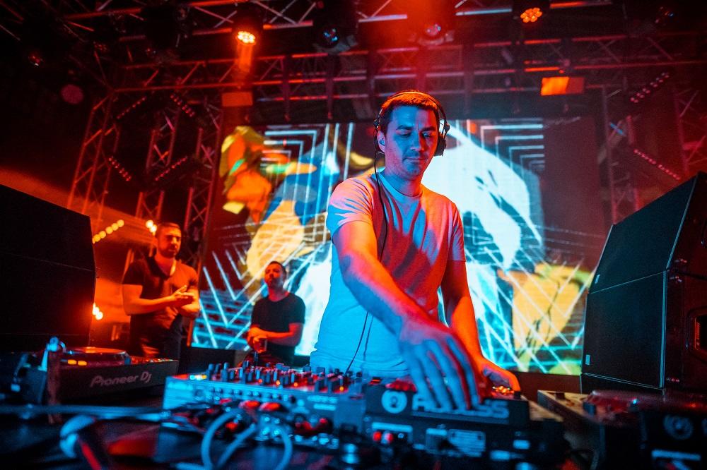 Ples zombija u Hangaru! (FOTO)