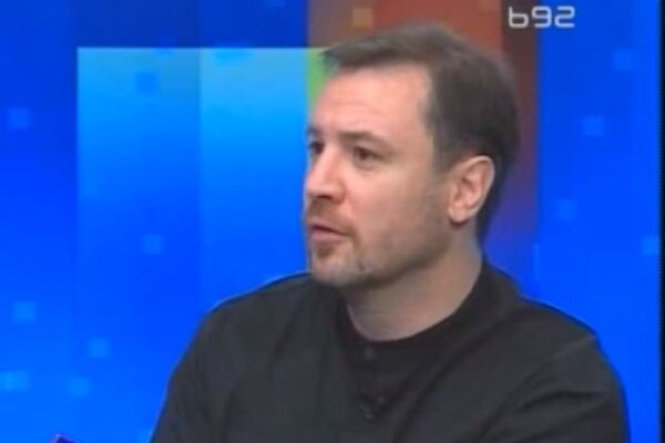 OPLJAČKAN NOVINAR USRED BEOGRADA: Iz automobila mu ukrali laptop i dokumenta o istraživanju!