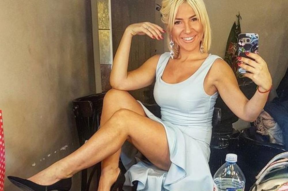 ŠTA NIJE U REDU SA NJENIM OBLAČENJEM?! Voditeljka Parova izmišlja toplu vodu i spaja nespojivo: Ovo su joj najveći promašaji! (FOTO)