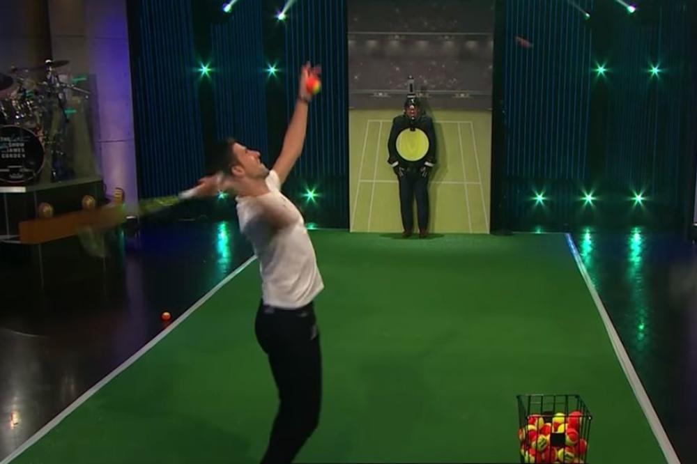 I TO DESNOM RUKOM: Novak igrao tenis sa Robijem Vilijamsom, pa servisima napucavao poznatog voditelja! (VIDEO)