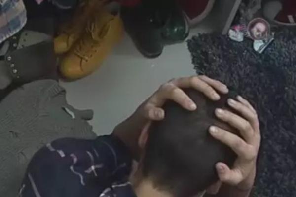 DOŽIVELA TEŽAK NERVNI SLOM: Mina potpuno izgubila razum i gađala Đeksona svime što joj je došlo pod ruku! (FOTO)