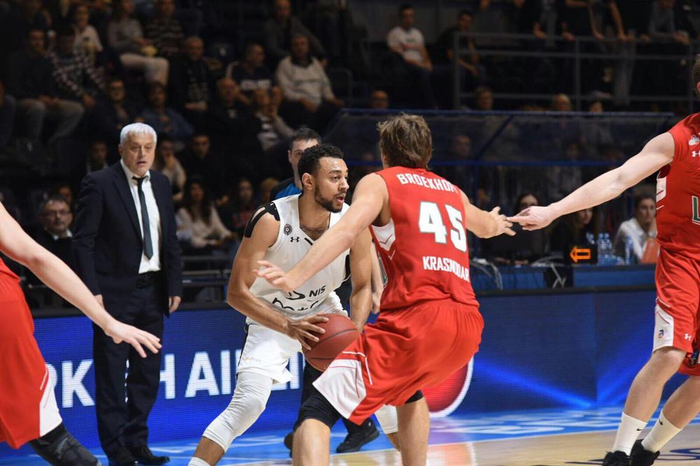 HOĆU POBEDU ZA SLAVU: Muta Nikolić je izašao sa sjajnom željom pred igrače Partizana za meč sa Albom!